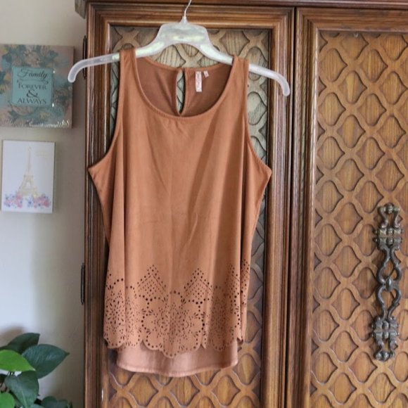 Red Camel Sleeveless Faux Suede Laser Cut Out Scalloped Hem Top - M - Picture 2 of 12